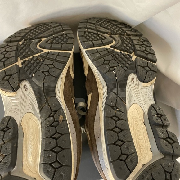 New Balance Cream and Brown Sneakers - Picture 5 of 6